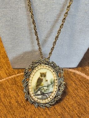 Vintage Gold-Tone Owl Cameo Necklace with Cream and Pearl Accents